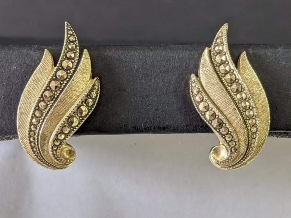 Vintage Germany 1980s Flame Goldtone and Black Clip On Earrings